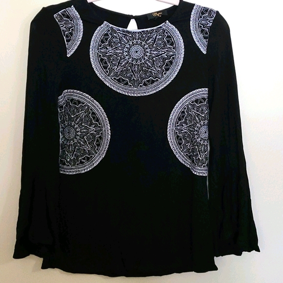 Cupio Tops - EUC Cupio Black and White Blouse